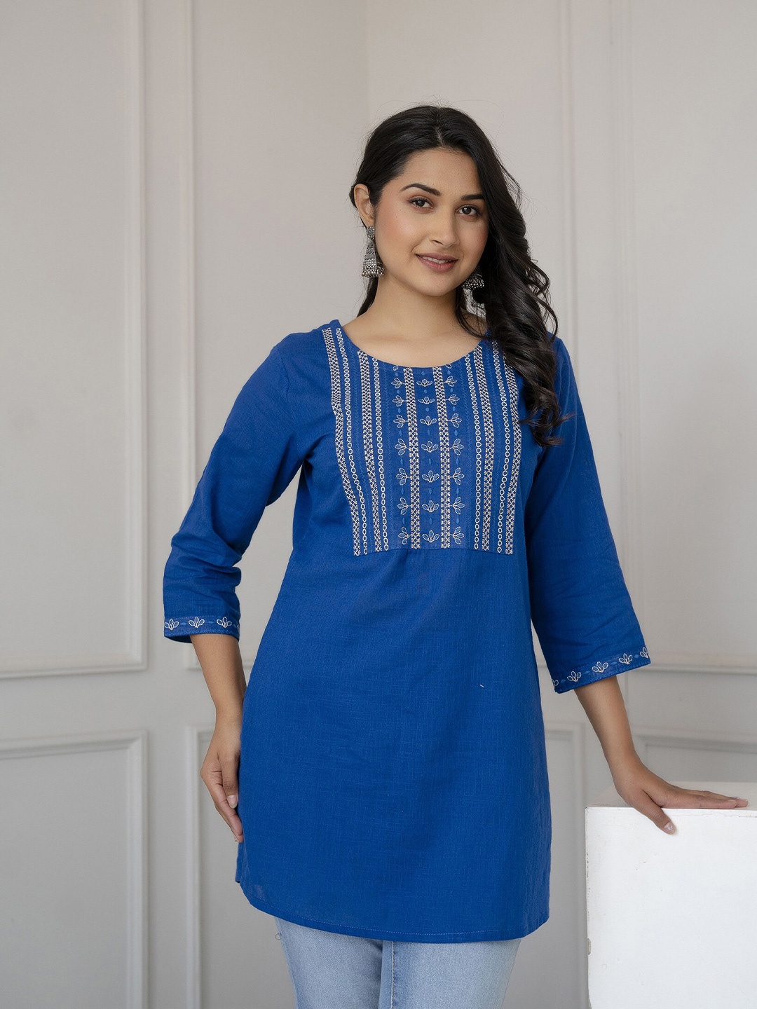 

Nayo Ethnic Motifs Printed Round Neck Pure Cotton Kurti, Blue