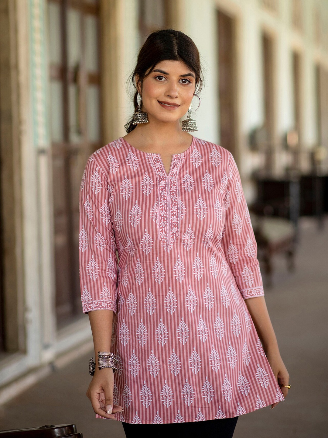 

Nayo Ethnic Motifs Printed Pure Cotton Kurti, Pink