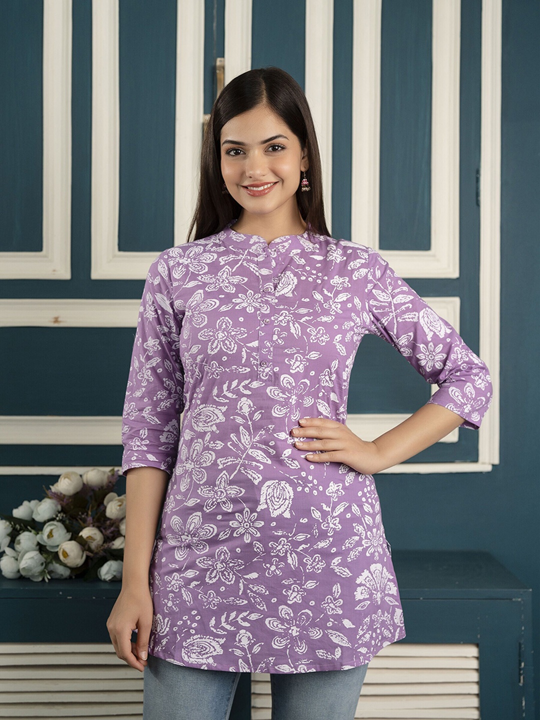 

Nayo Floral Printed Mandarin Collar Straight Pure Cotton Short Kurti, Purple