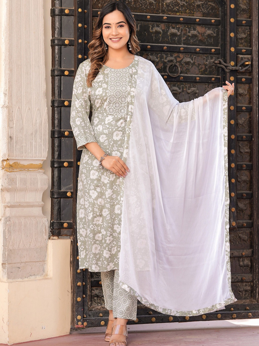 

AAYUMI Floral Printed Round Neck Kurta With Trousers & Dupatta, Grey