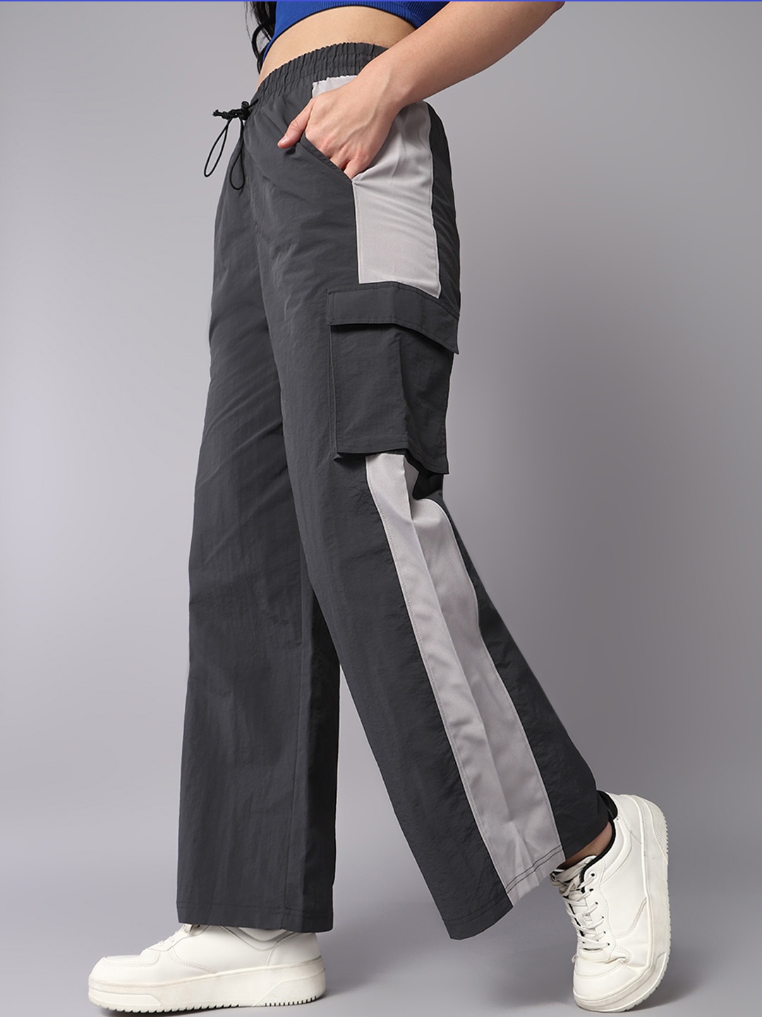 

The Roadster Lifestyle Co Women Colorblocked Mid-Rise Track Pant, Grey