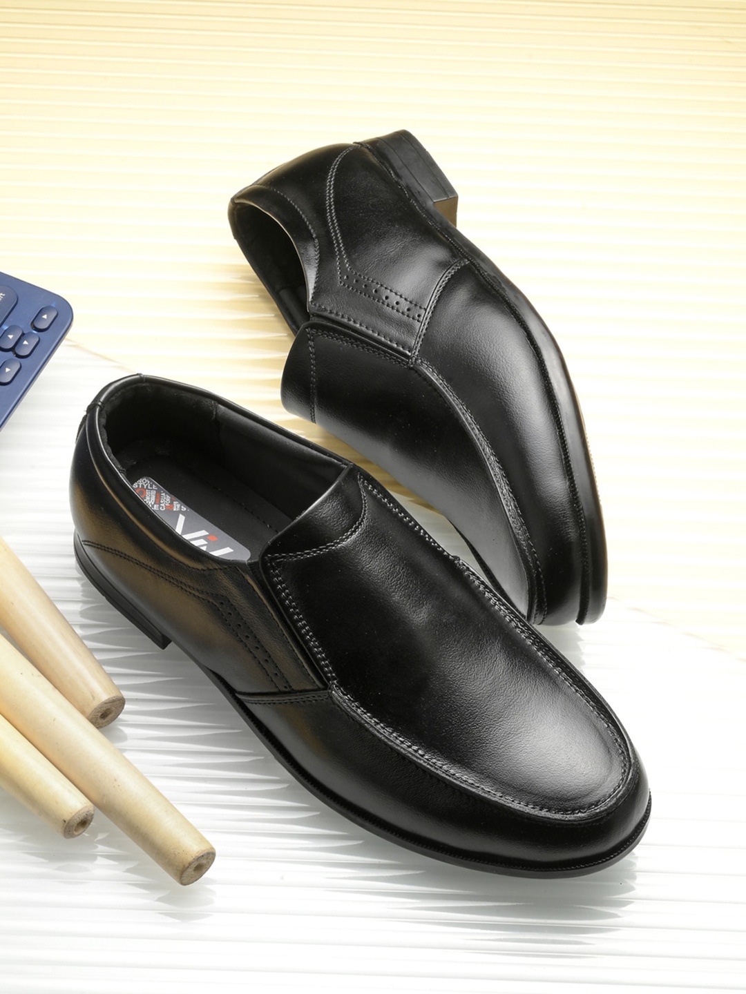 

VIV Men Round Toe Leather Formal Slip-On Shoes, Black