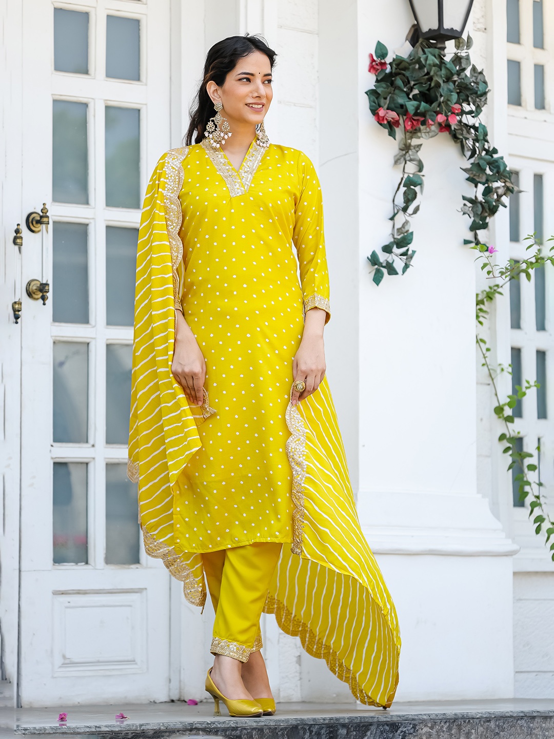 

JAPNAAM Embroidered Regular Pure Silk Kurta with Trouser & Dupatta, Yellow