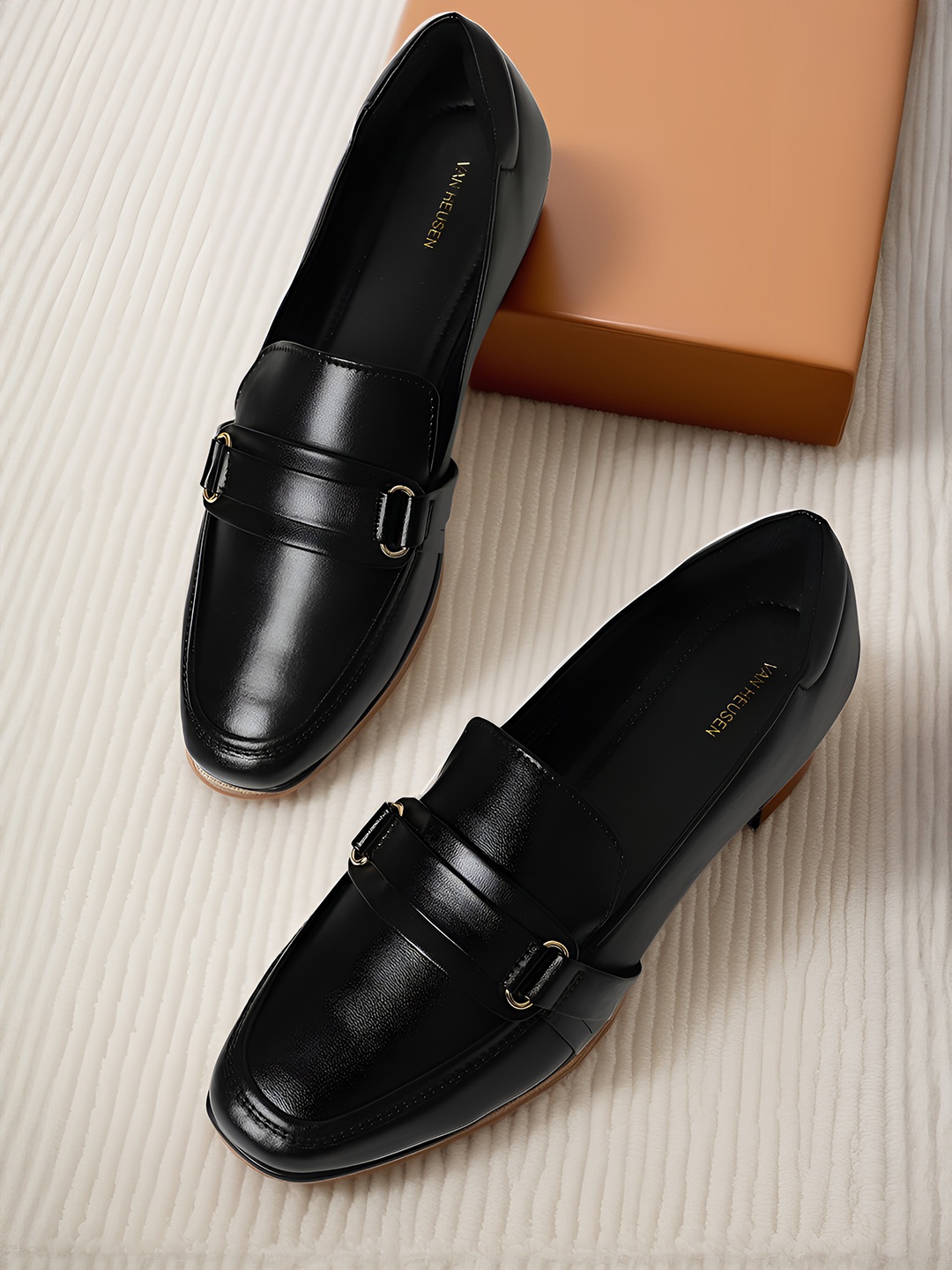 

Van Heusen Women Loafers, Black