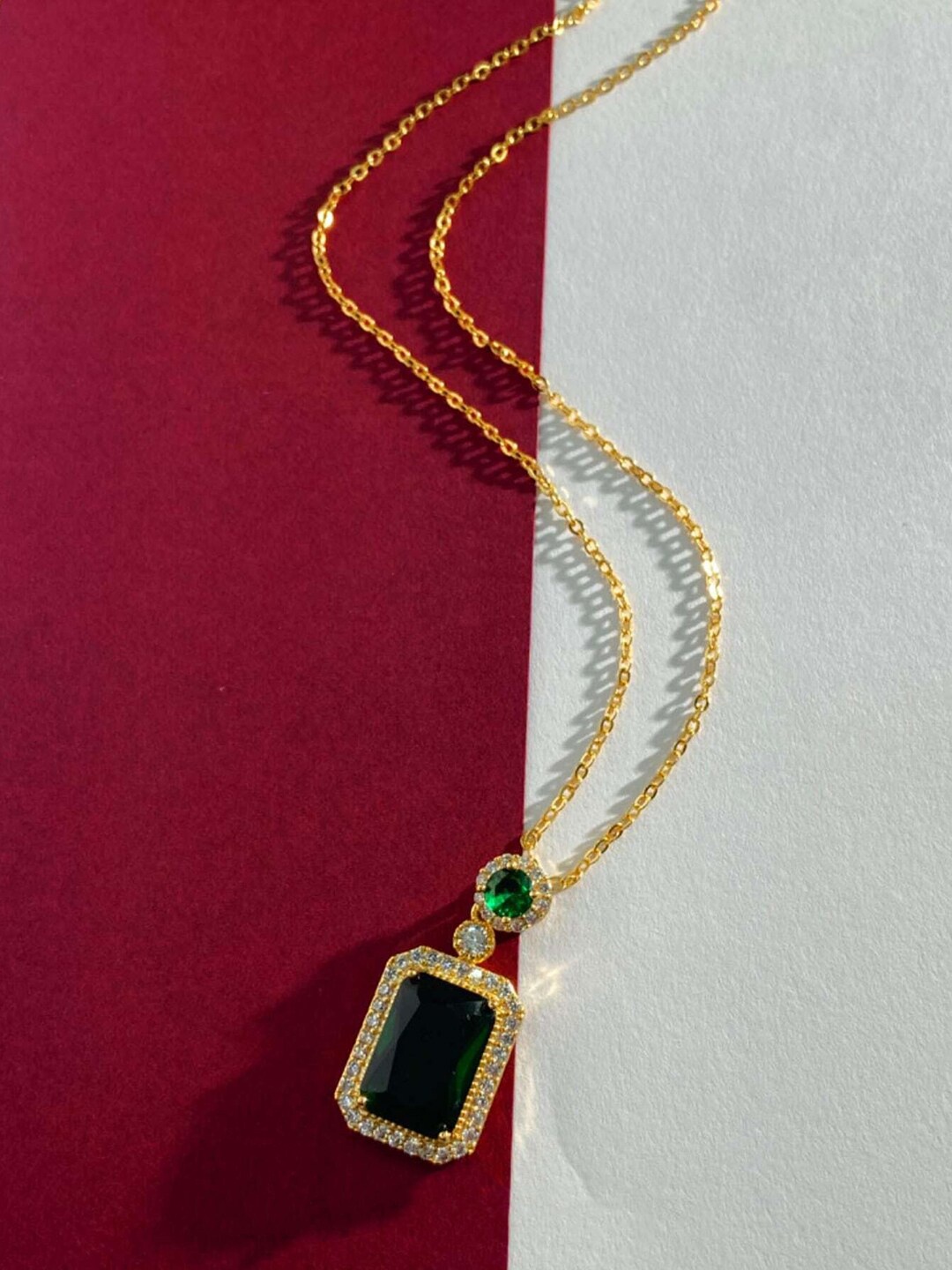 

Krelin Gold-Plated Kundan Studded Pendant with Chain