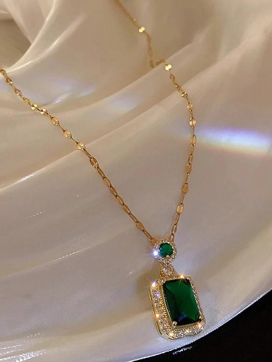 

Krelin Gold-Plated Kundan-Studded Necklace