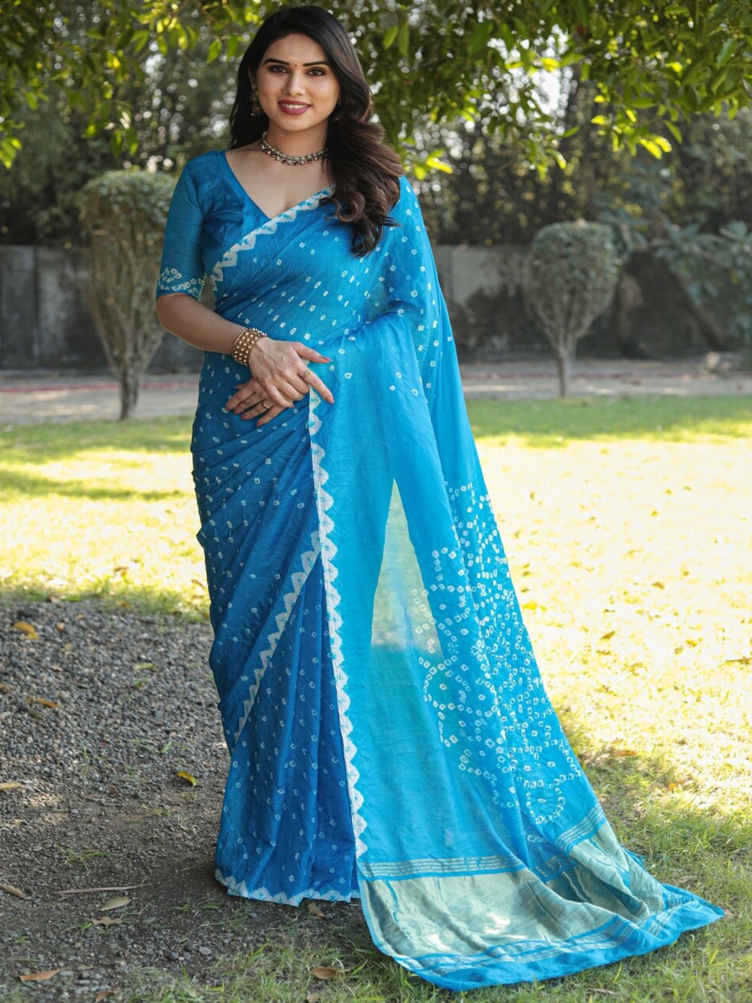 

SHIVAARYA Bandhani Printed Paithani Saree, Turquoise blue