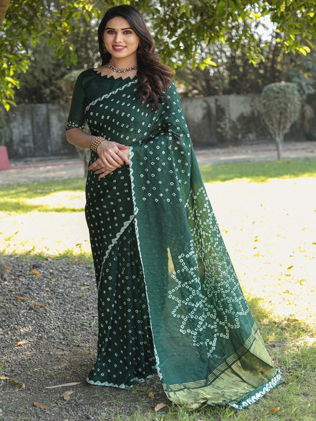 

SHIVAARYA Bandhani Paithani Saree, Green