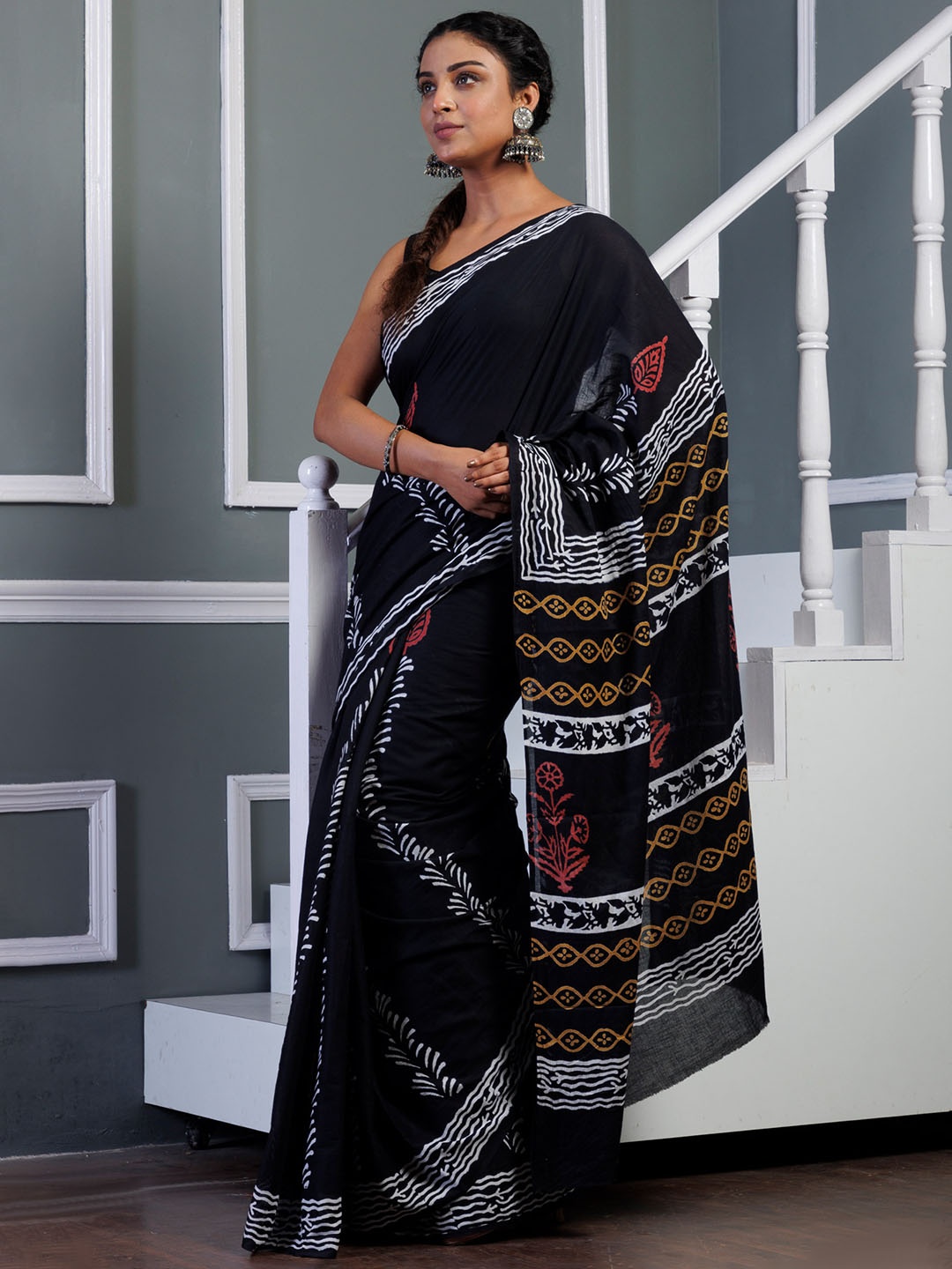 

Unnati Silks Floral Handloom Pure Cotton Block Print Saree, Black