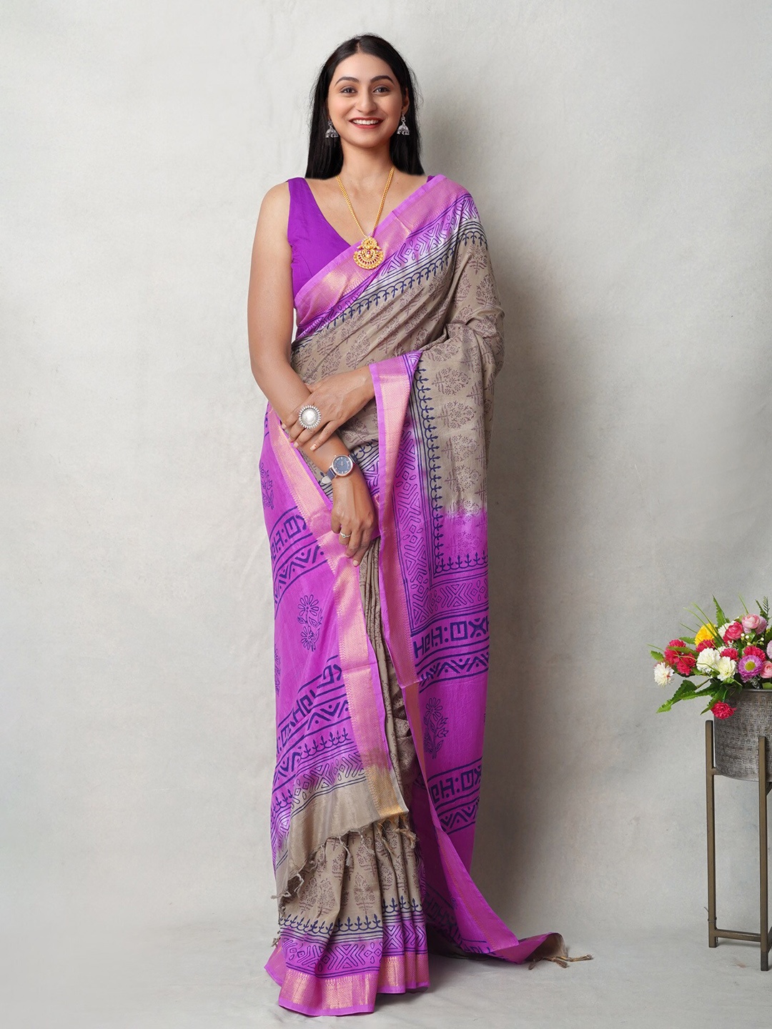 

Unnati Silks Floral Printed Mangalagiri Saree, Grey
