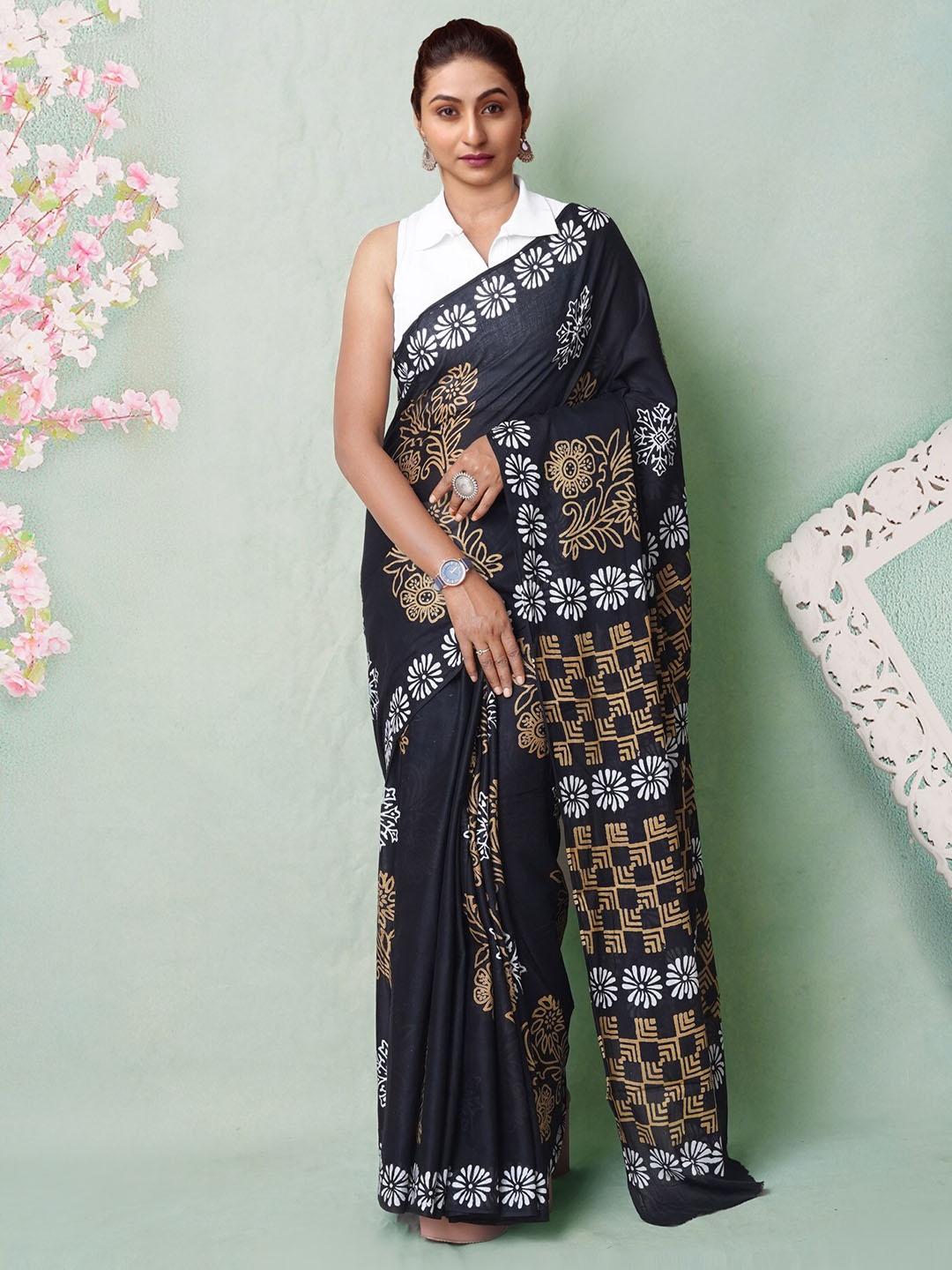 

Unnati Silks Floral Handloom Pure Cotton Block Print Saree, Black