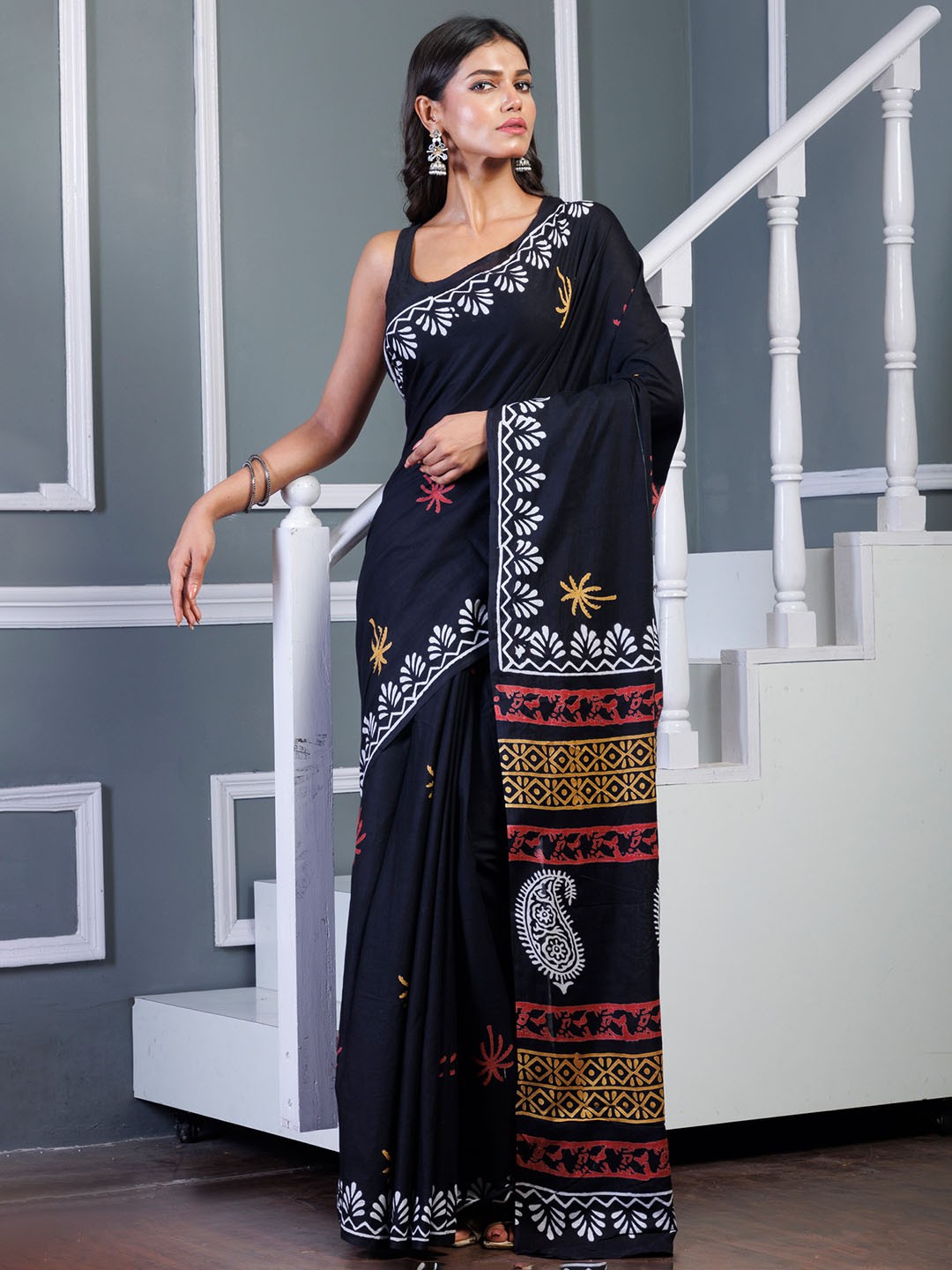 

Unnati Silks Ethnic Motifs Handloom Pure Cotton Block Print Saree, Black