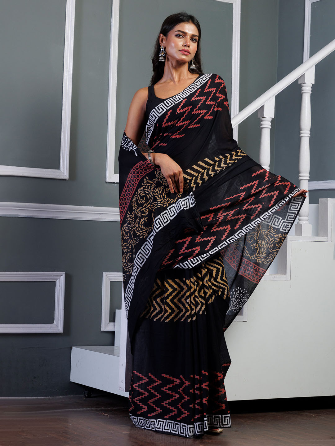 

Unnati Silks Floral Handloom Pure Cotton Block Print Saree, Black