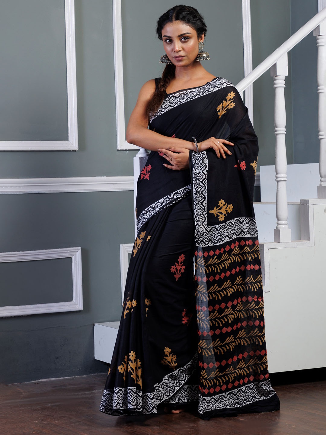 

Unnati Silks Floral Pure Cotton Block Print Saree, Black