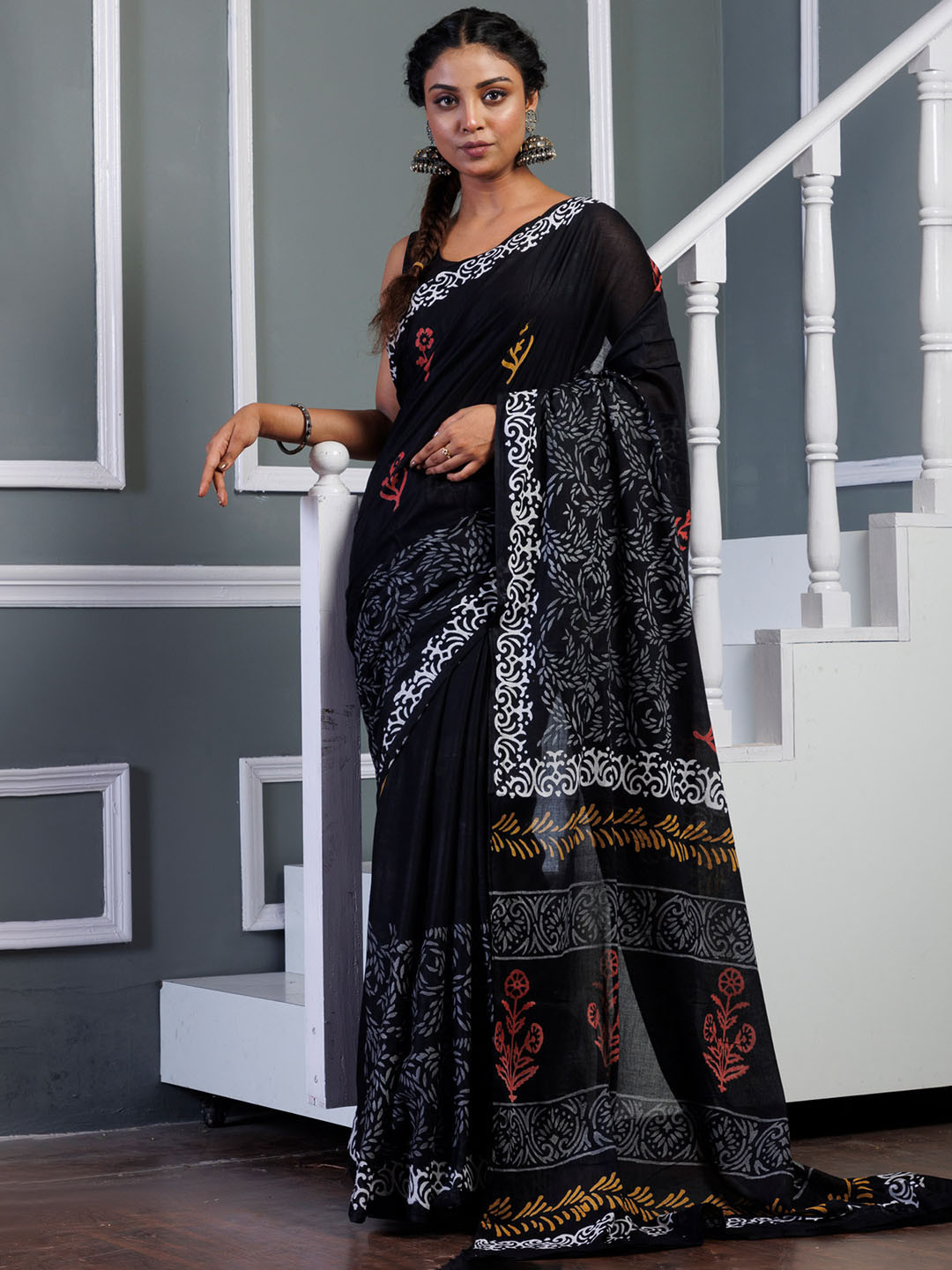 

Unnati Silks Ethnic Motifs Handloom Pure Cotton Block Print Saree, Black