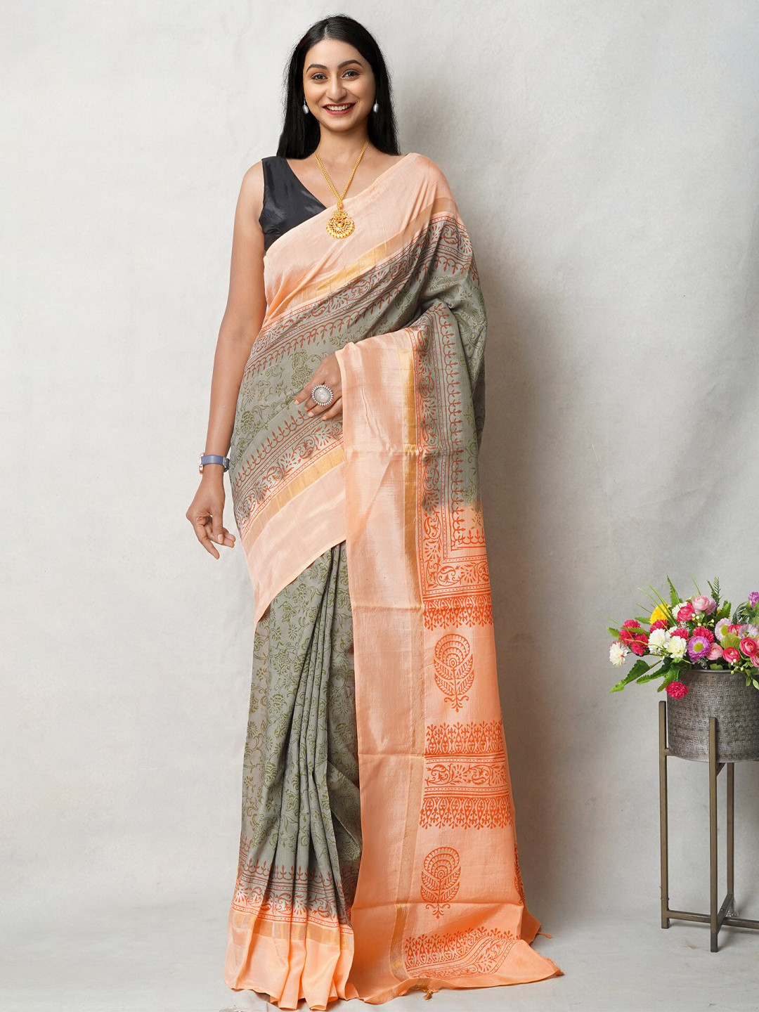 

Unnati Silks Ethnic Motifs Printed Zari Mangalagiri Saree, Green