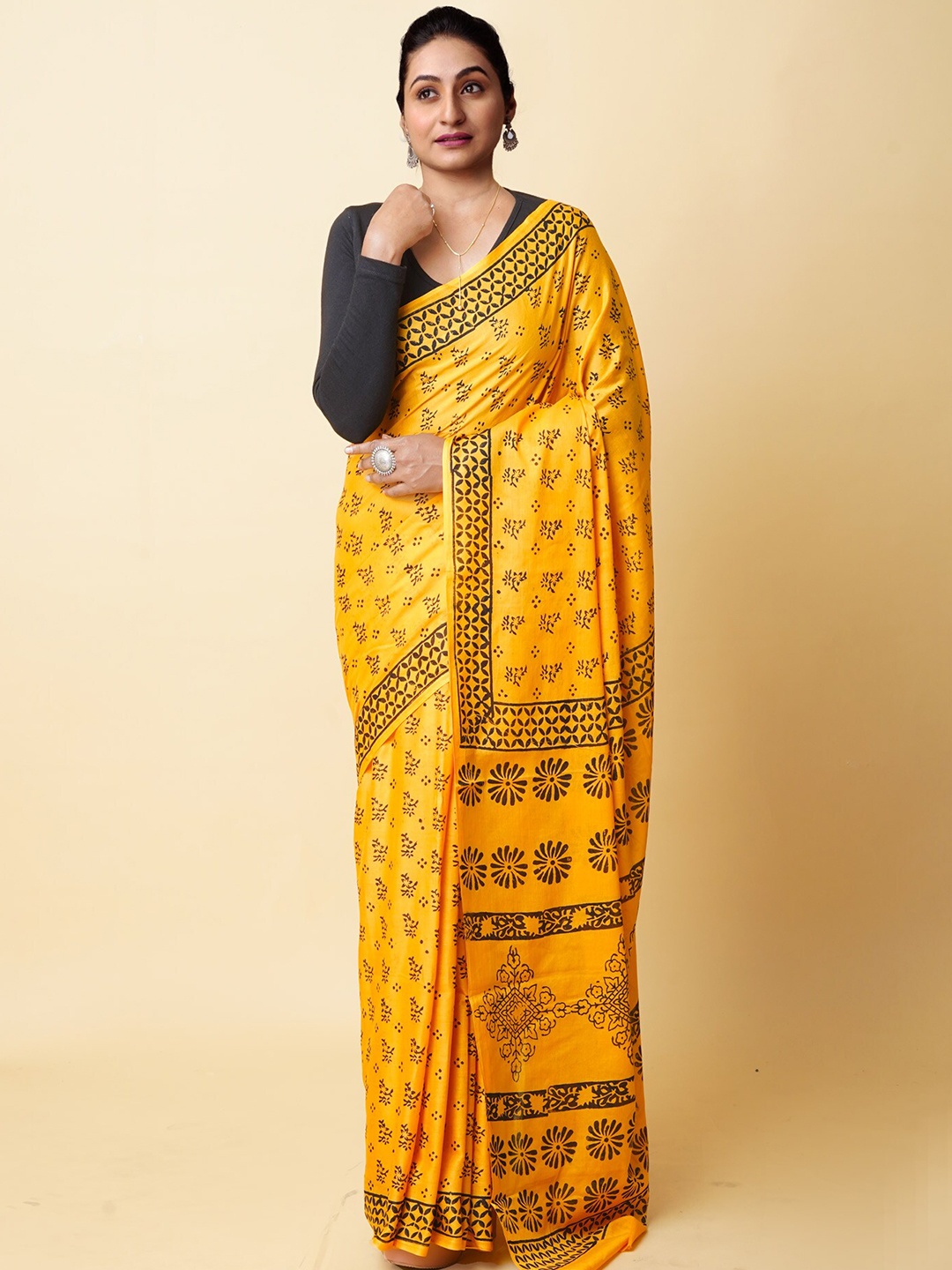 

Unnati Silks Floral Handloom Pure Cotton Block Print Saree, Yellow