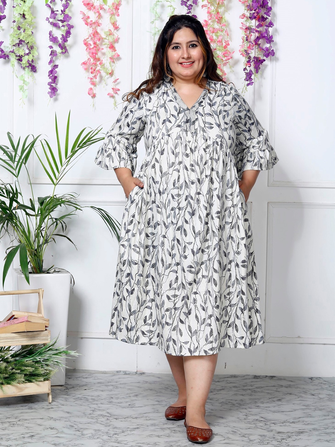 

Swasti Plus Size Floral Printed V-Neck Bell Sleeve A-Line Dress, Black