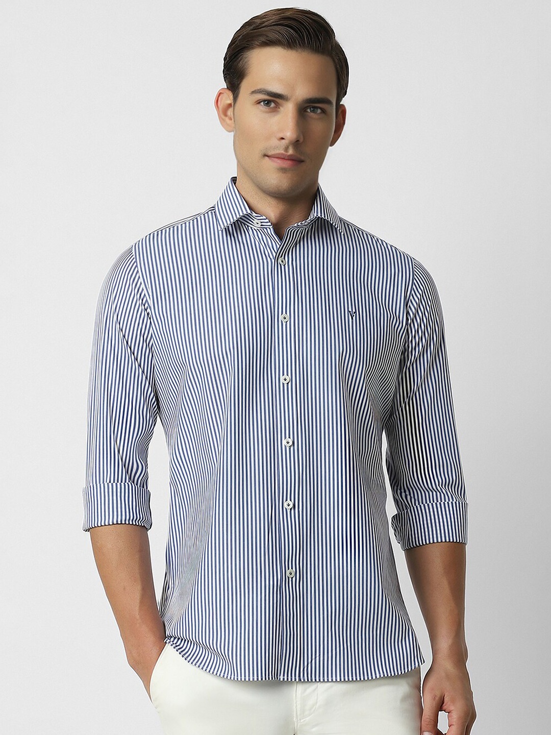 

Van Heusen Sport Slim Fit Vertical Stripes Opaque Cotton Casual Shirt, Blue