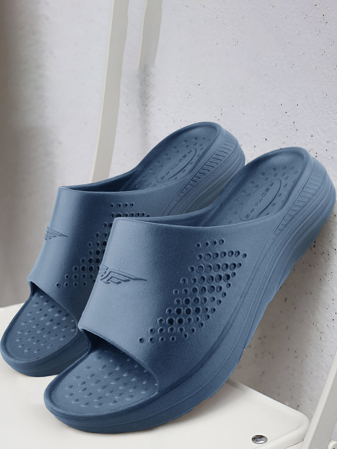 

Red Tape Men Textured Sliders, Navy blue