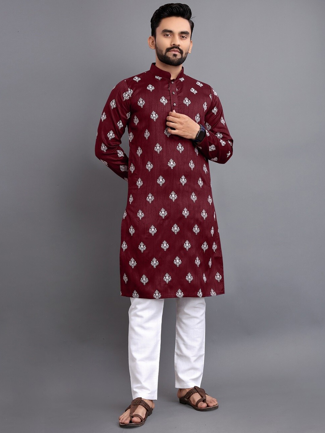 

BAESD Ethnic Motifs Embroidered Silk Straight Kurta, Maroon