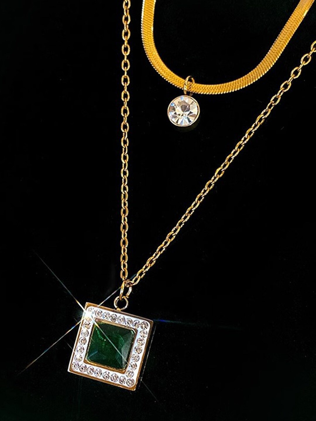 

VAGHBHATT Gold-plated Rhinestone & Emerald-Studded Necklace