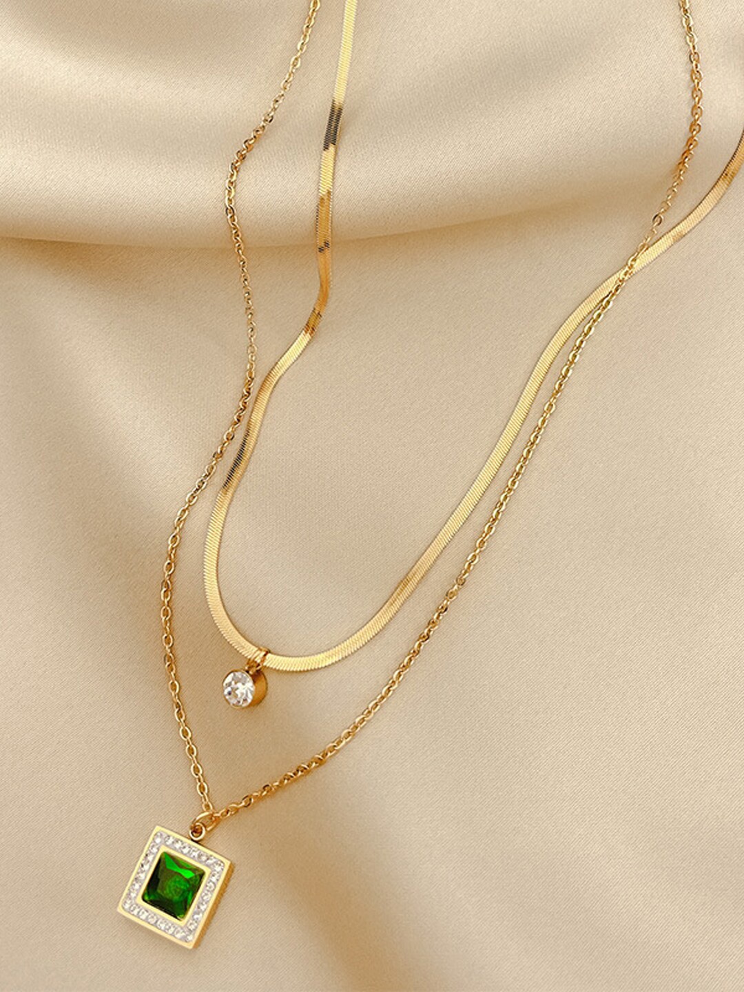 

VAGHBHATT Gold-Plated Rhinestone & Emerald-Studded Necklace