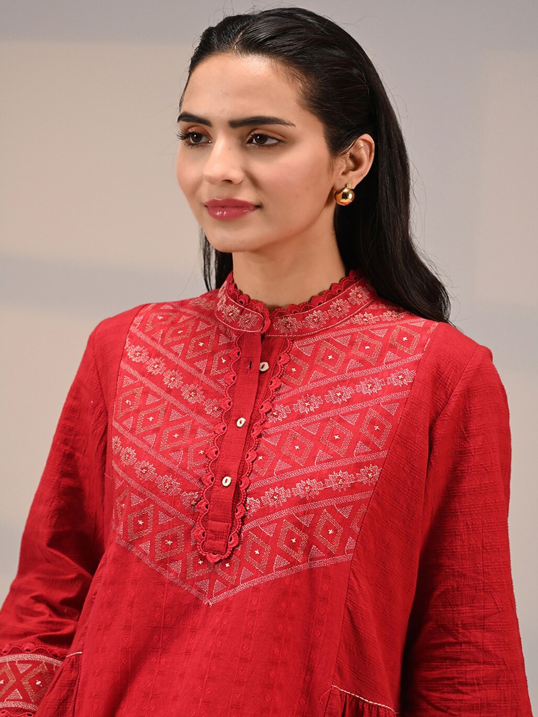 

Lakshita Geometric Embroidered Mandarin Collar Cotton Cotton Regular Top, Red
