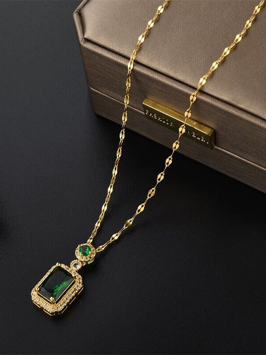 

VAGHBHATT Gold-Plated Kundan & Stone -Studded Necklace