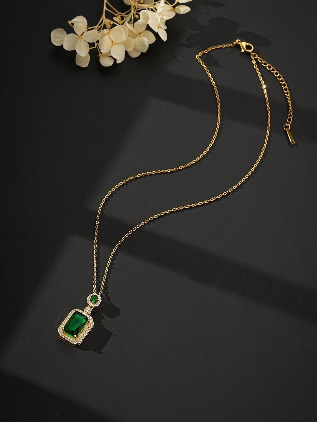 

VAGHBHATT Gold-Plated Stainless Steel Kundan & Stone -Studded Necklace