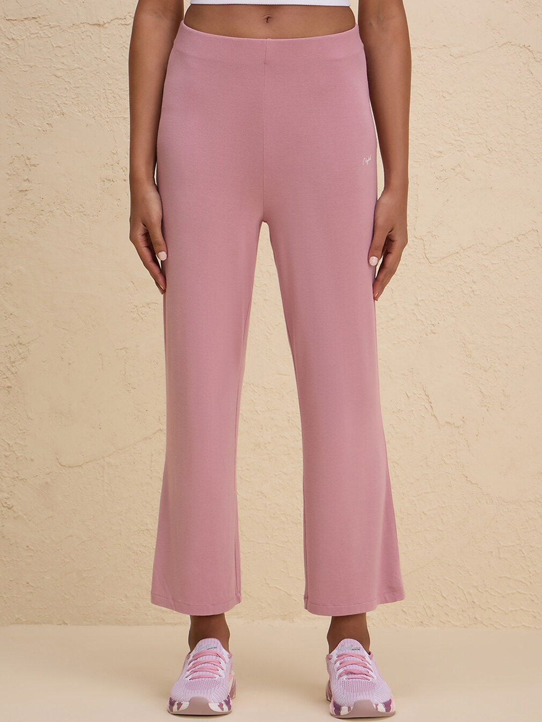 

Nykd By Nykaa Summer Essential Super Soft and Comfy Modal Cropped Pants, Mauve