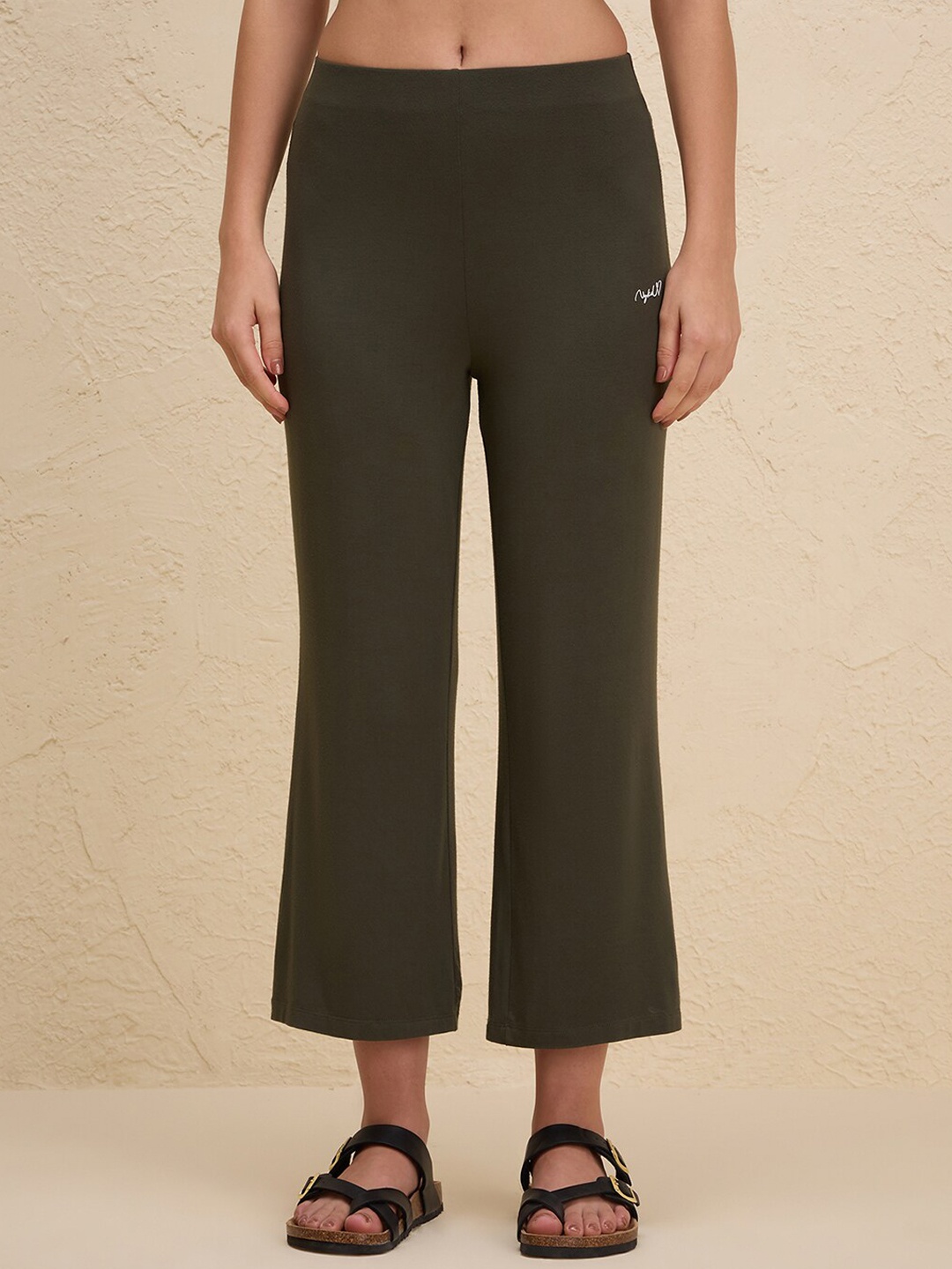 

Nykd By Nykaa Summer Essential Super Soft and Comfy Modal Cropped Pants, Olive