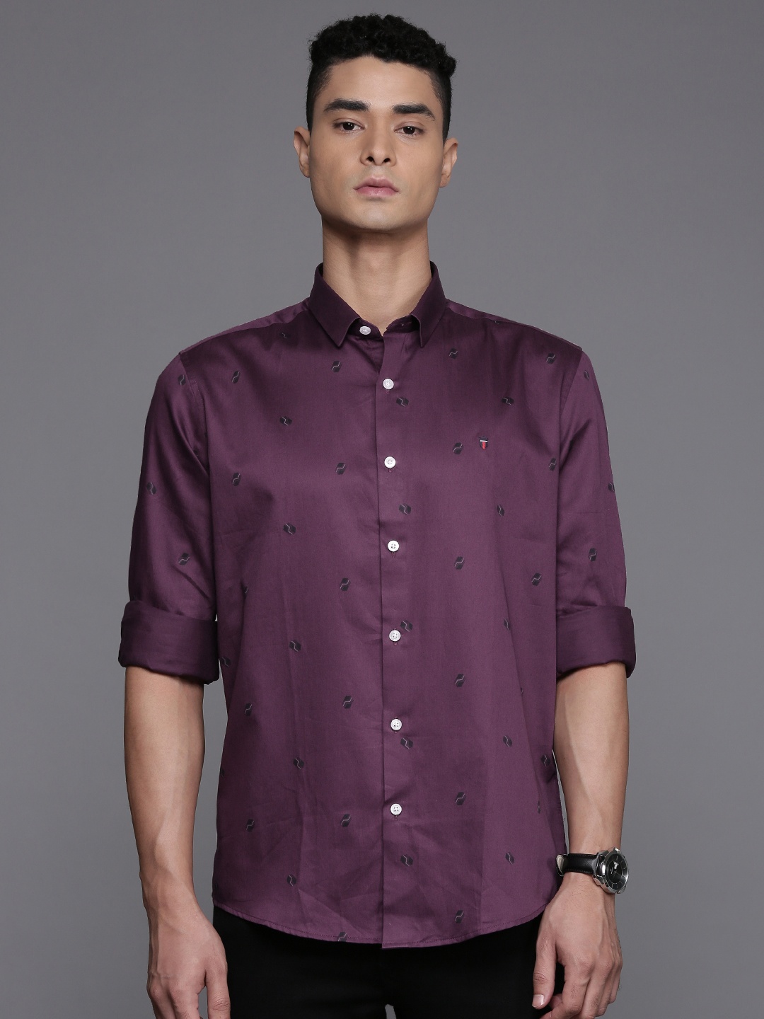 

Louis Philippe Jeans Pure Cotton Slim Fit Geometric Printed Casual Shirt, Violet