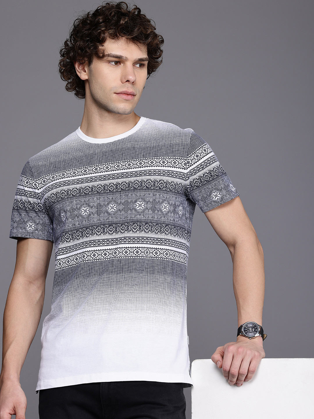 

Louis Philippe Jeans Geometric Printed Pure Cotton Slim Fit T-shirt, White