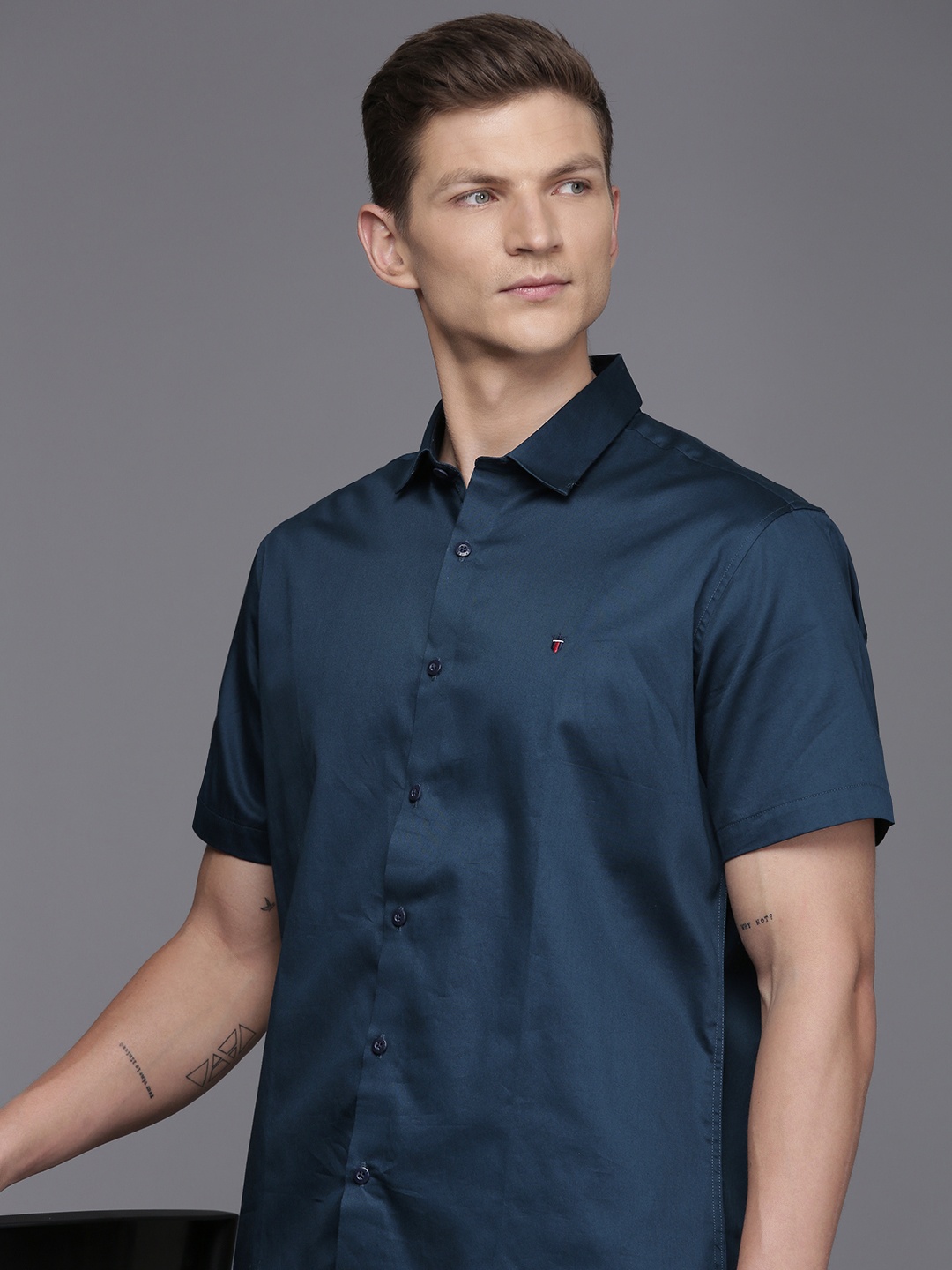 

Louis Philippe Jeans Slim Fit Opaque Pure Cotton Casual Shirt, Blue