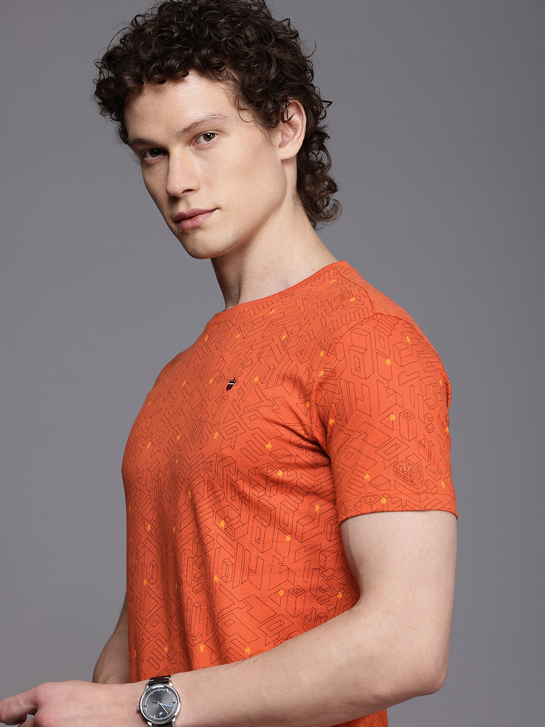 

Louis Philippe Jeans Geometric Printed Pure Cotton Slim Fit T-shirt, Orange