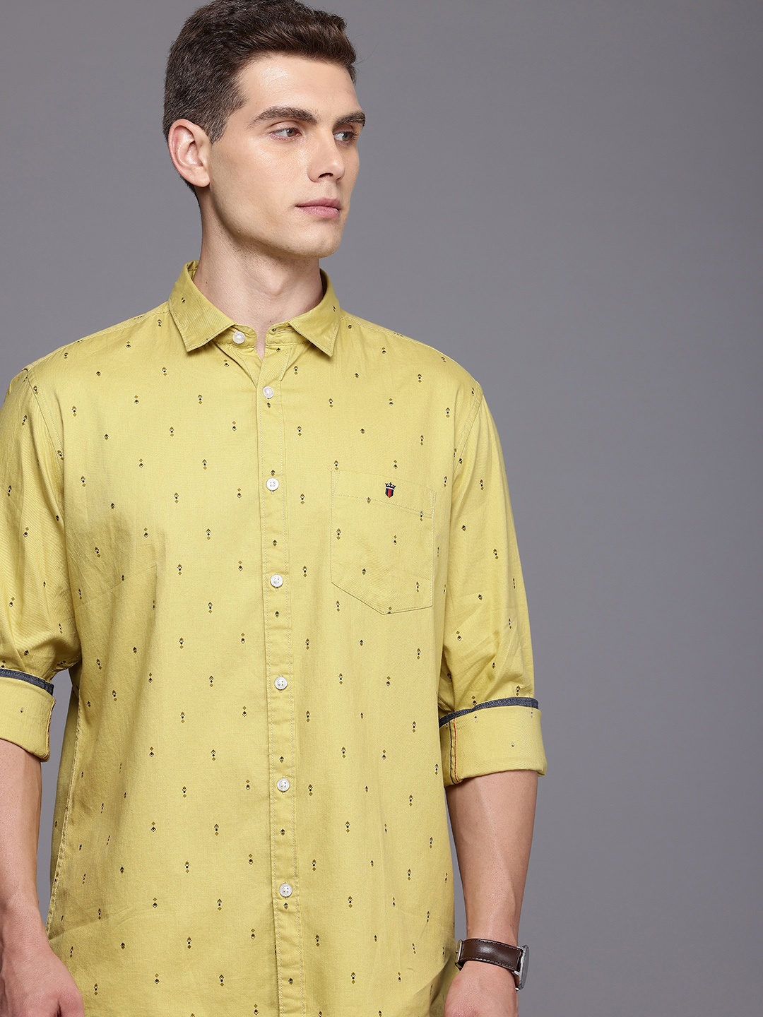 

Louis Philippe Jeans Pure Cotton Slim Fit Geometric Printed Casual Shirt, Mustard