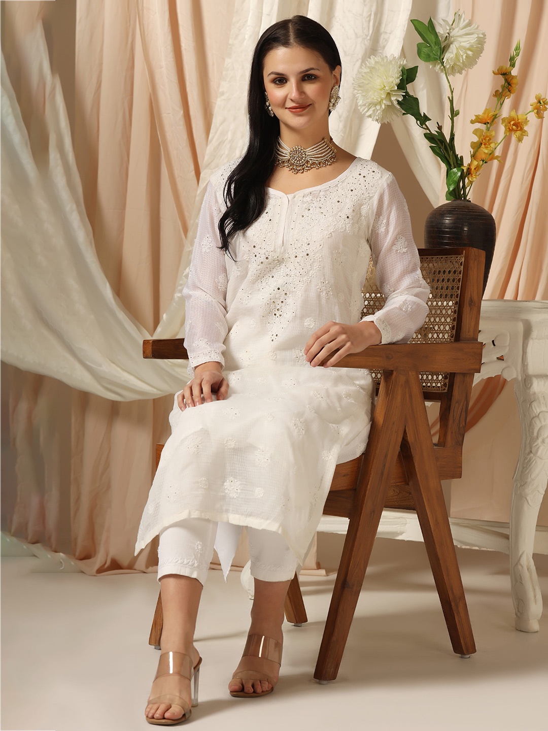 

SHADES OF FAASHION Floral Embroidered Round Neck Long Sleeves Chikankari Cotton Straight Kurta, White