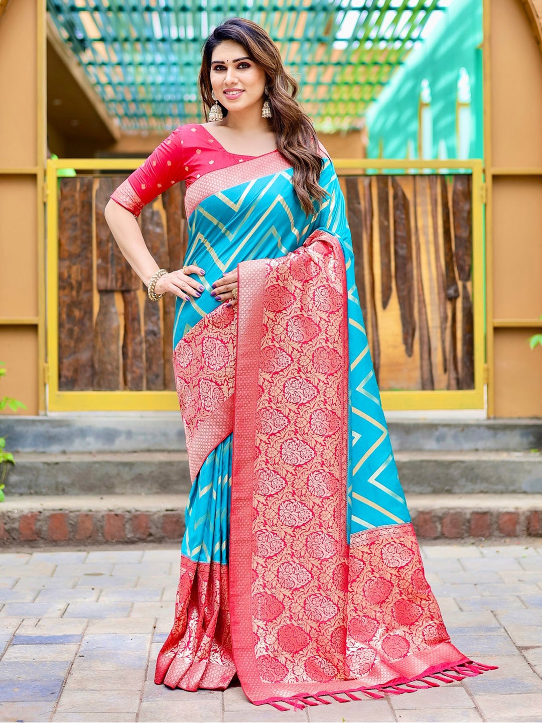 

DIVASTRI Geometric Woven Design Zari Pure Silk Kanjeevaram Saree, Teal