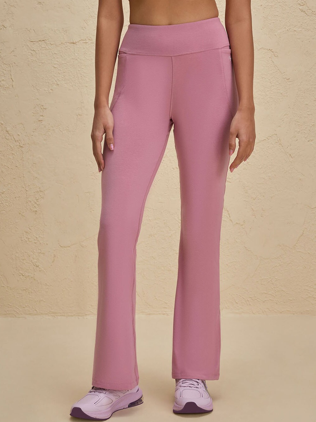 

Nykd By Nykaa Iconic Cotton Flare Leggings with Pockets, Mauve