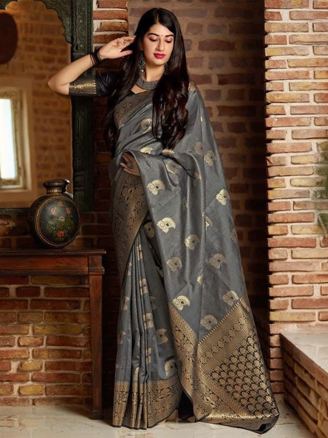 

Naishu Trendz Ethnic Motifs Zari Pure Silk Kanjeevaram Saree, Grey