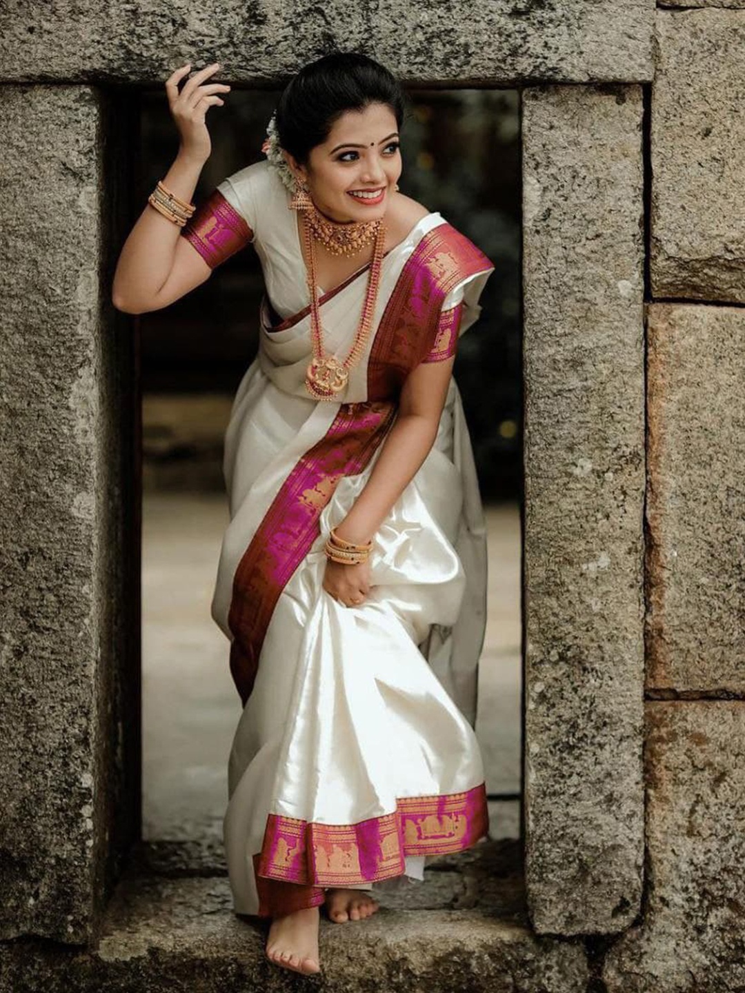 

Naishu Trendz Woven Design Zari Pure Silk Kanjeevaram Saree, White