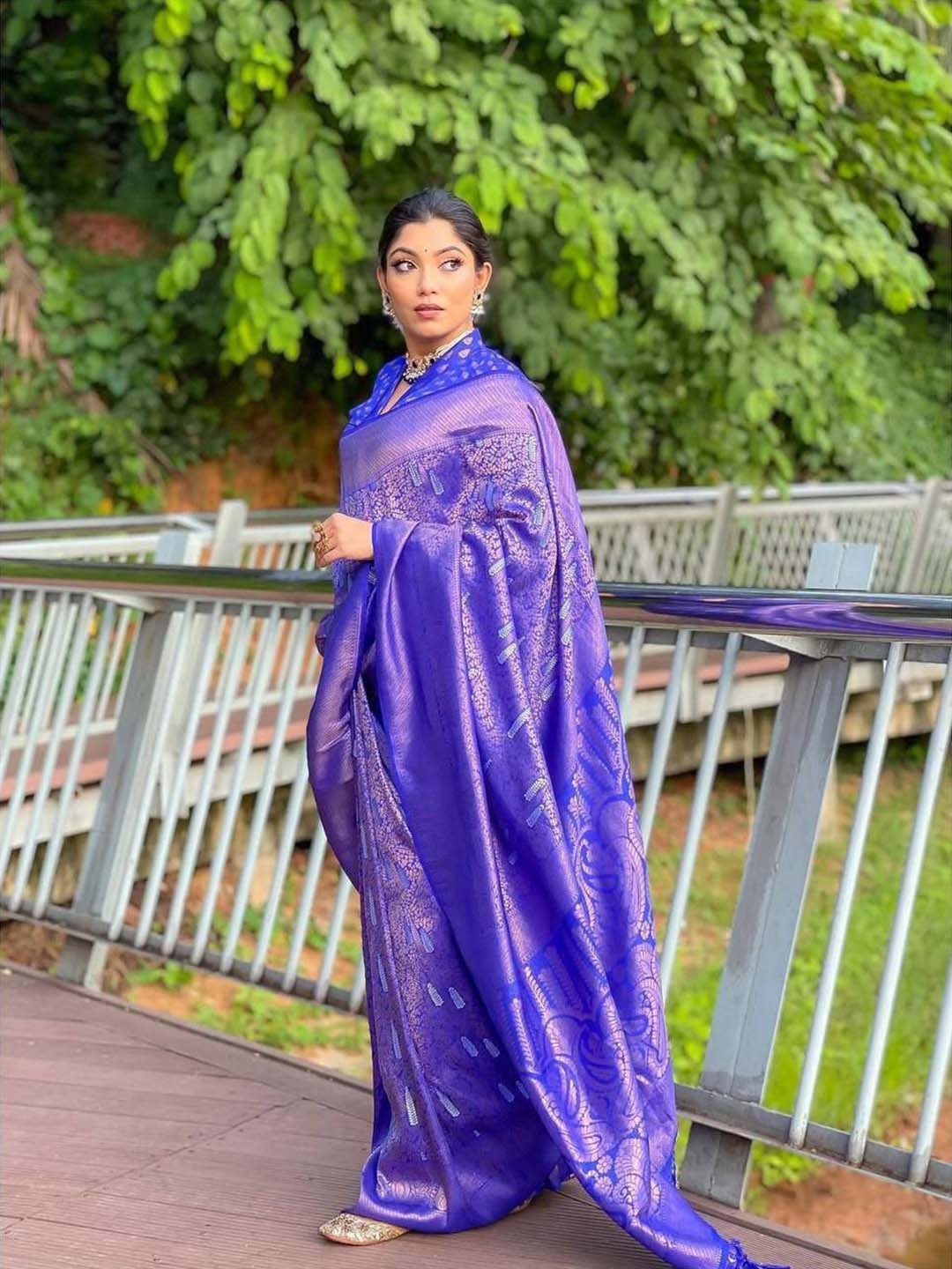 

Naishu Trendz Floral Woven Design Zari Pure Silk Kanjeevaram Saree, Blue