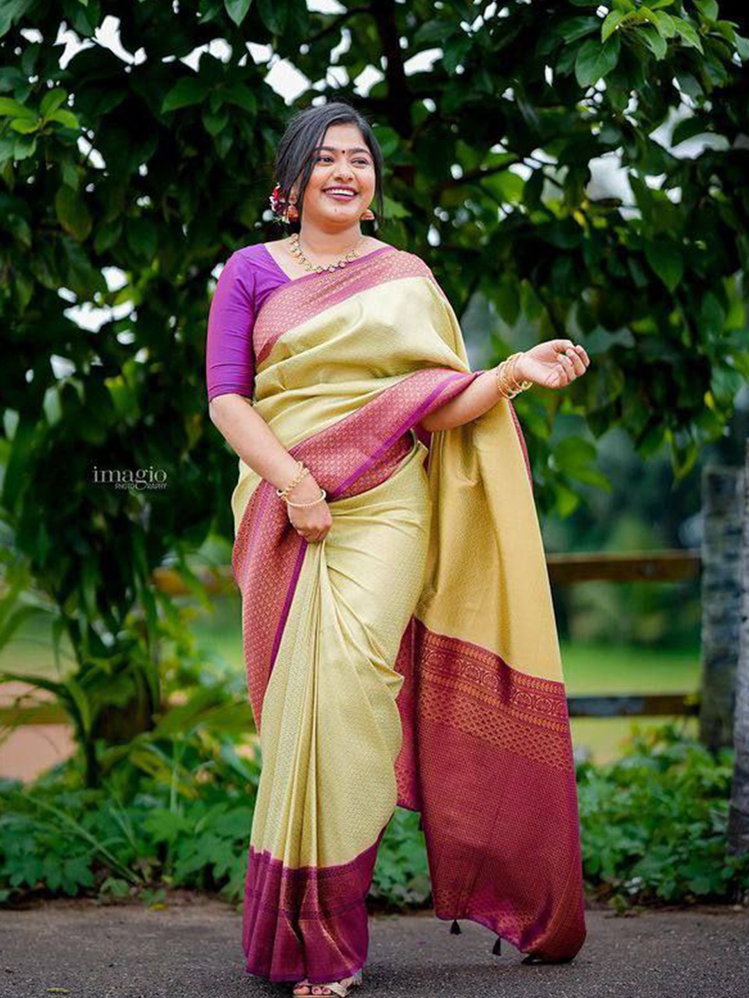 

Naishu Trendz Woven Design Zari Pure Silk Kanjeevaram Saree, Green