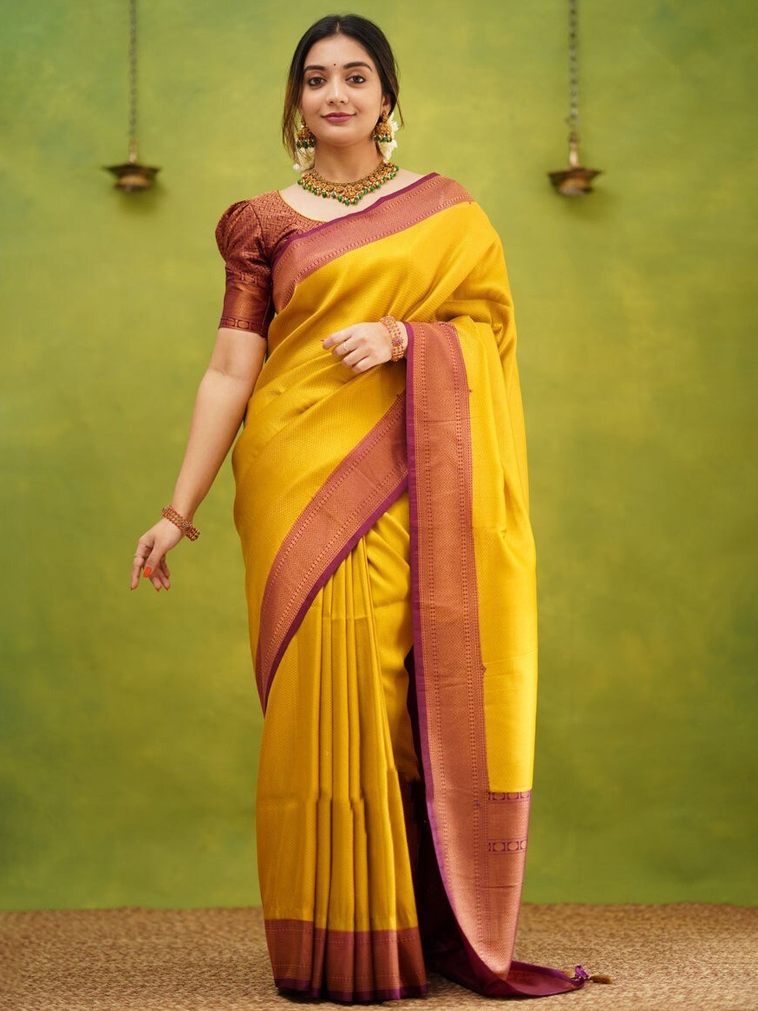 

Naishu Trendz Geometric Woven Design Zari Pure Silk Kanjeevaram Saree, Yellow