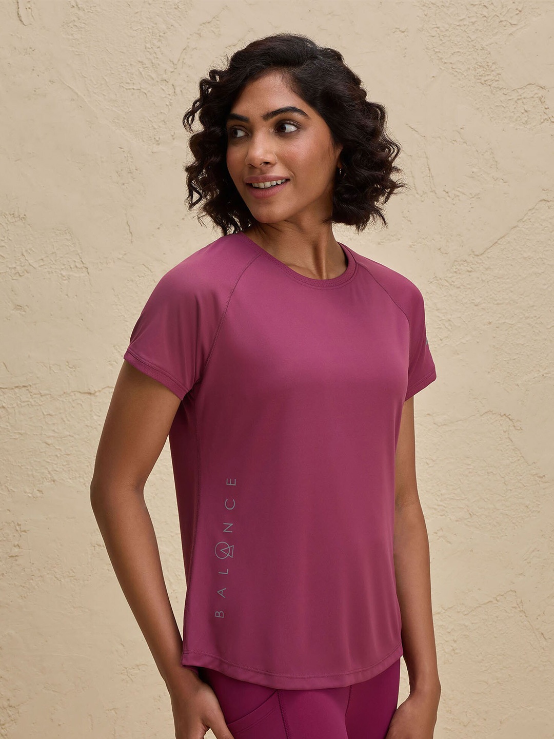 

Nykd By Nykaa Quick Dry Half Sleeves Regular Fit Running T-Shirt, Magenta