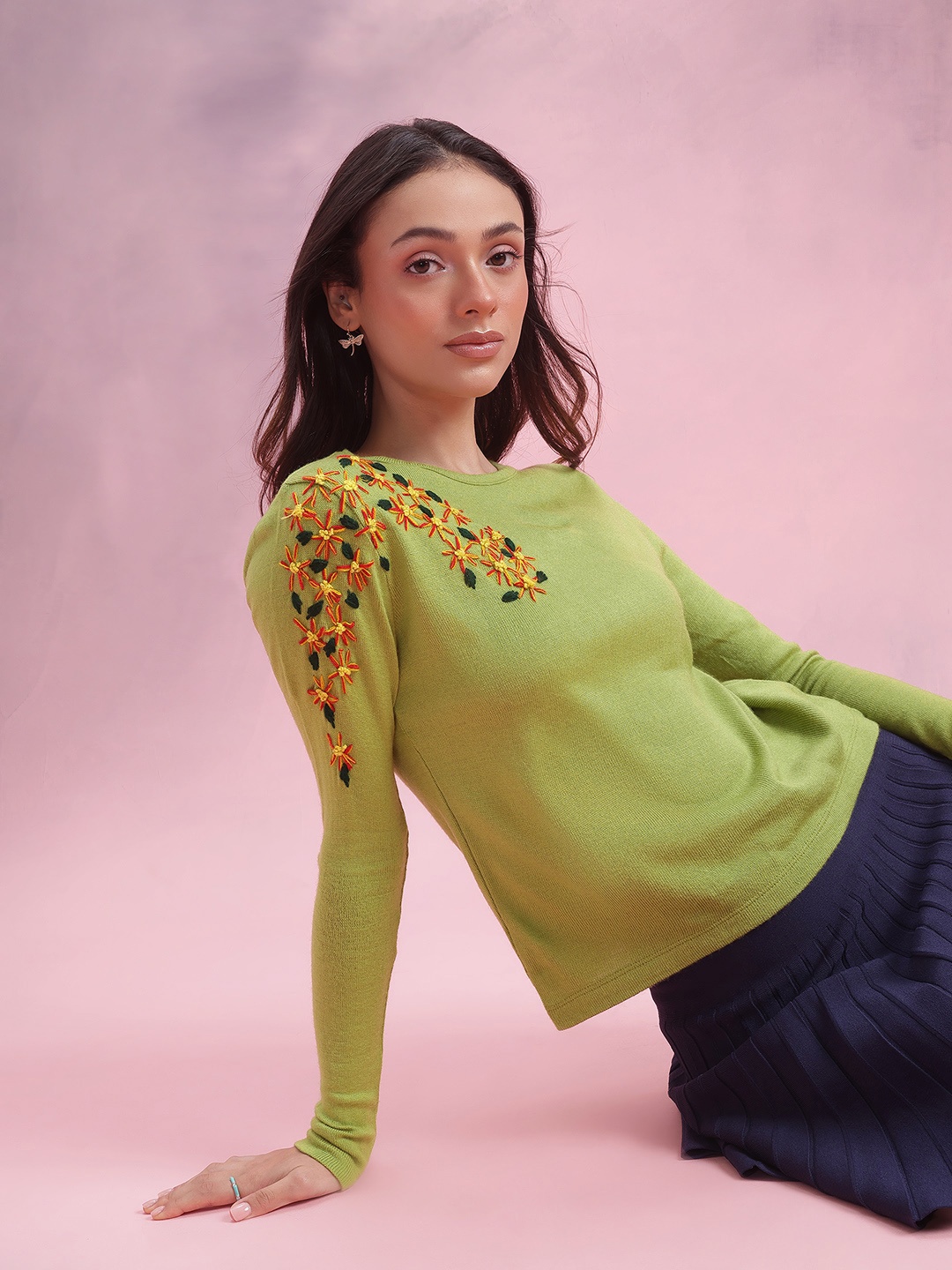 

DressBerry Floral Embroidered Detail Pullover, Green