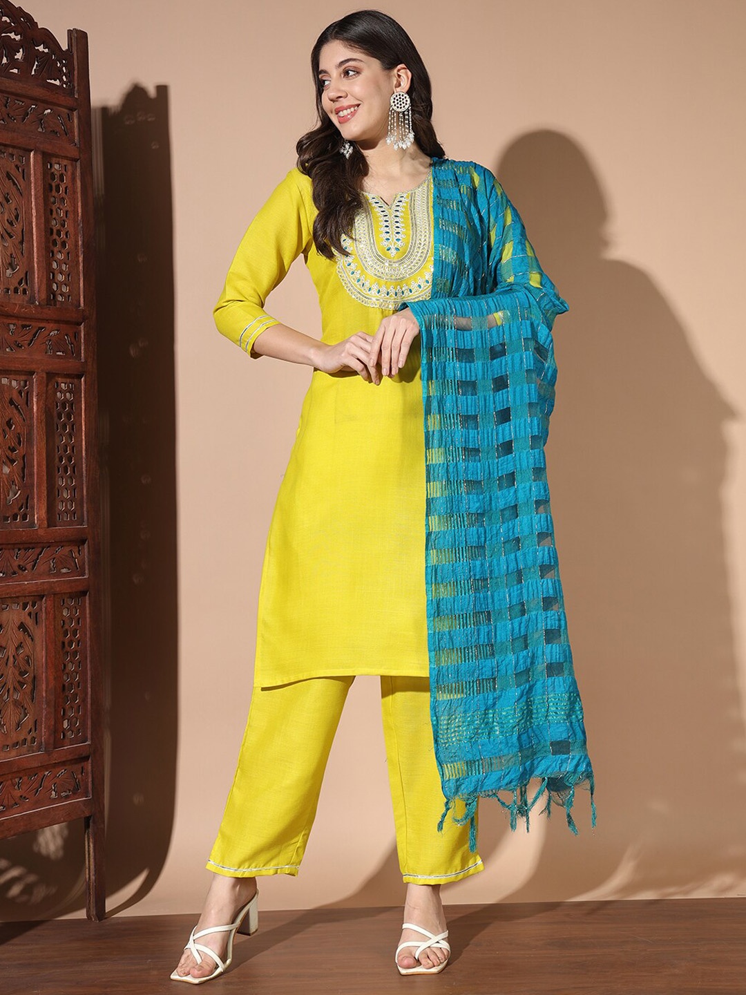 

DIVASTRI Ethnic Motifs Yoke Design Sequinned Round Neck Pure Cotton Straight Kurta Set, Yellow