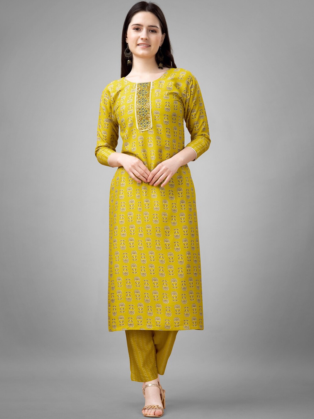 

ARADHNA Ethnic Motifs Printed Regular Gotta Patti Round Neck Straight Kurta with Trouser, Yellow