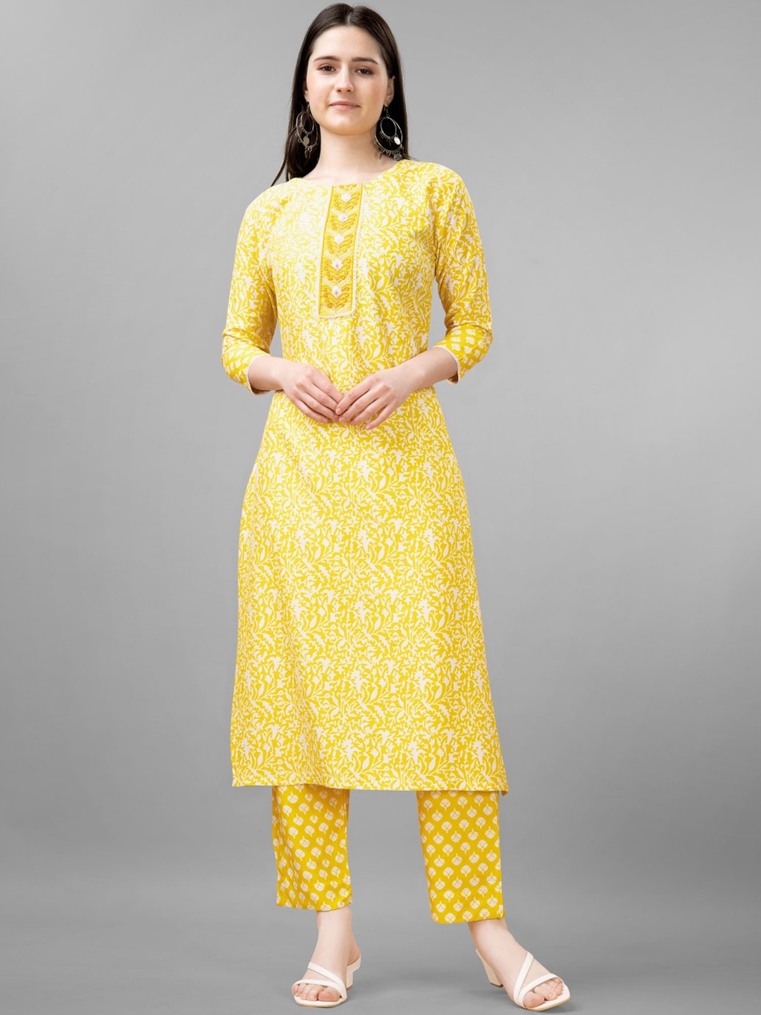 

ARADHNA Ethnic Motifs Embroidered Thread Work Round Neck Straight Kurta with Trouser, Yellow
